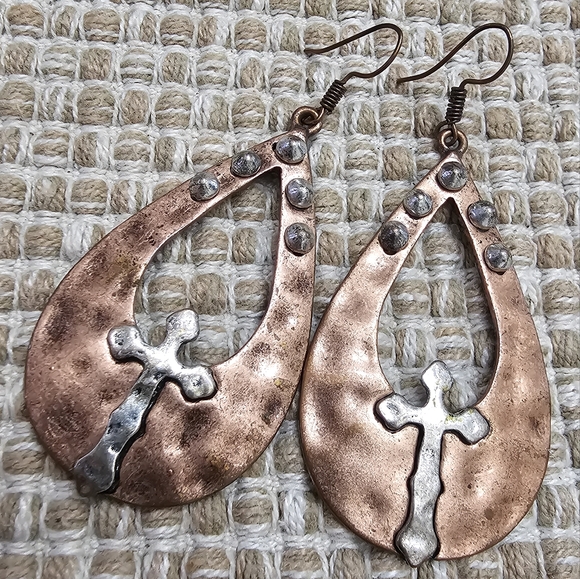 Hammered Cooper Cross Studded Earrings NWOT - Picture 2 of 5